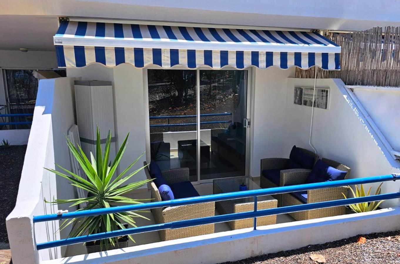 Blue Bay Paradise - Front With Sea View