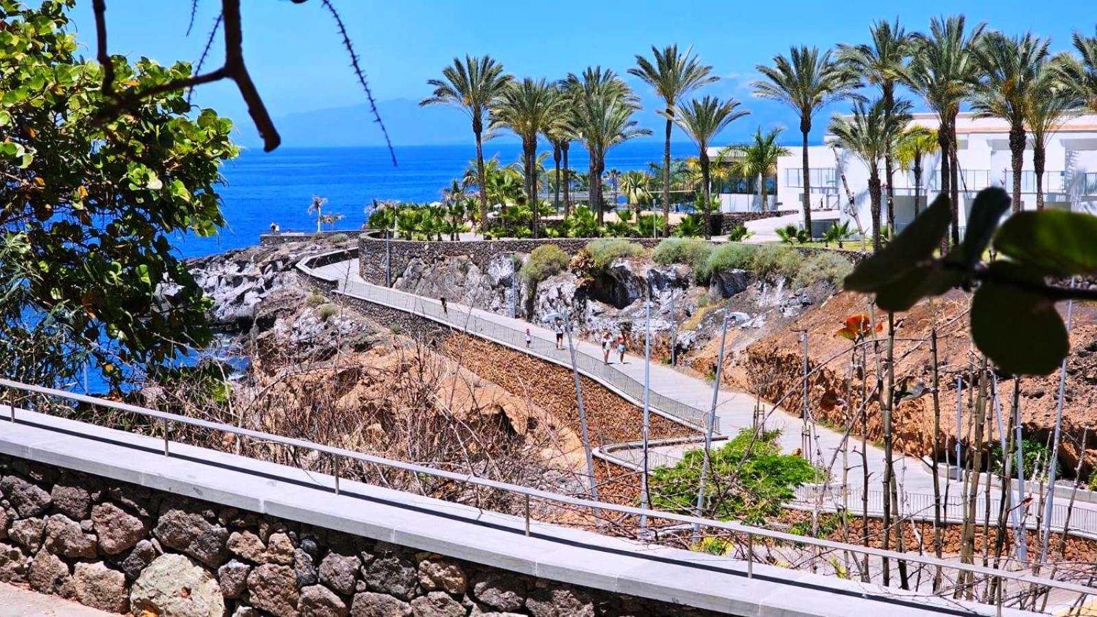 Blue Bay Paradise - Front With Sea View